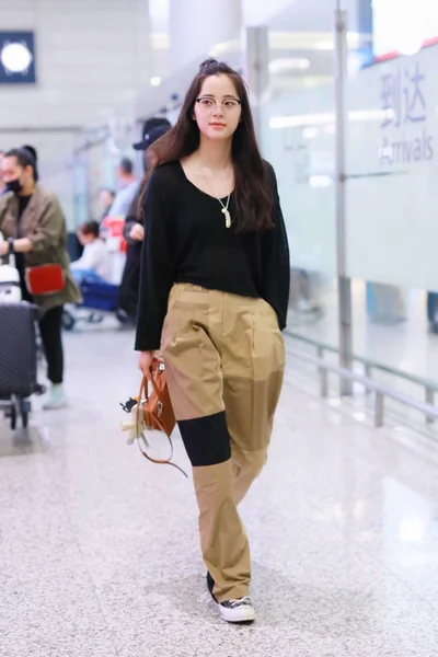 Musicien Actrice Taïwanaise Nana Yang Ouyang Nana Arrive Aéroport Shanghai — Photo