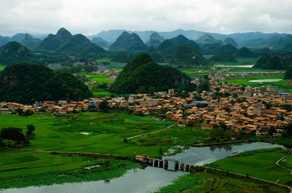 China Touristenattraktion Karst Landschaft Ruralität puzhehei — Stockfoto