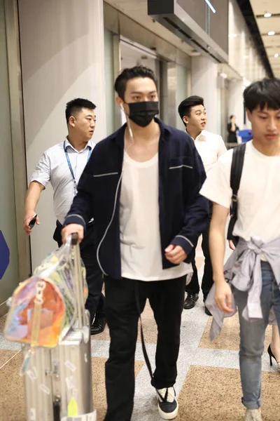 Čínský Zpěvák Herec Xukai Přijíždí Pekingském Hlavním Mezinárodním Letišti Přistání — Stock fotografie