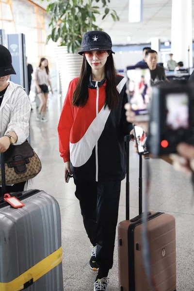 Chinese model Chenxiao Fashion outfit Beijing luchthaven — Stockfoto
