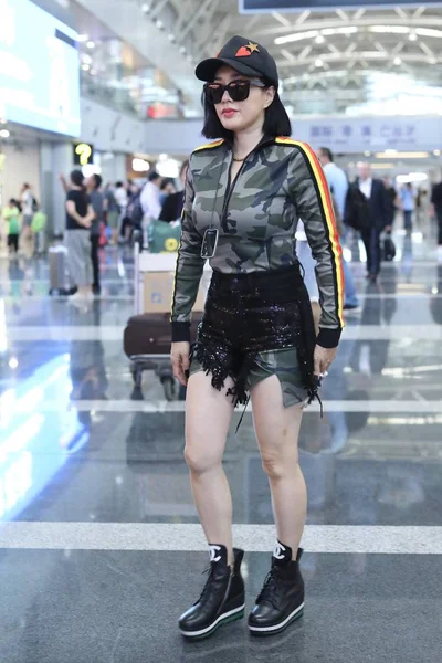 Chinese Canadese Christy Chung Fashion outfit Beijing luchthaven — Stockfoto