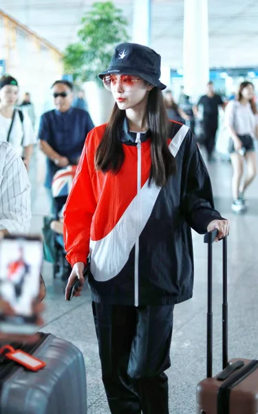 Chinese model Chenxiao Fashion outfit Beijing luchthaven — Stockfoto