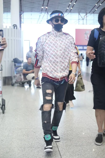 Chinês Jiro Wang moda Outfit Pequim Aeroporto — Fotografia de Stock