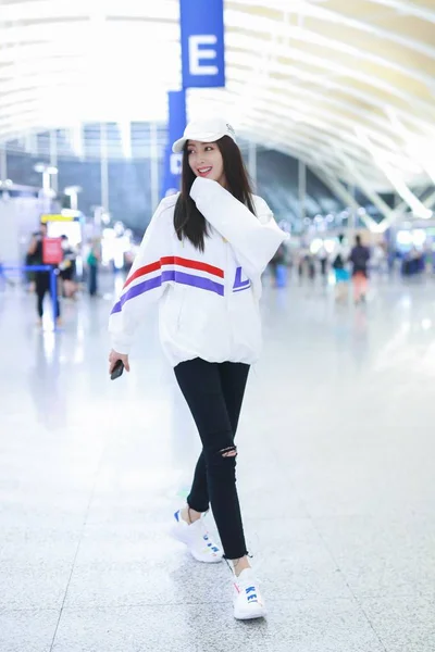 Čínská Herečka Crystal Zhang Nebo Zhang Tian Dorazí Mezinárodní Letiště — Stock fotografie