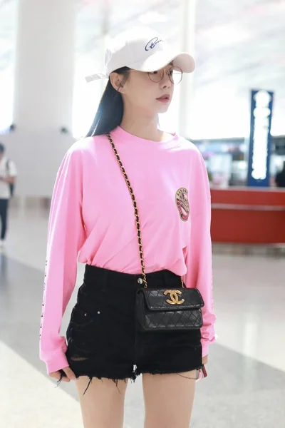 CHINESE SHEN MENGCHEN FASHION OUTFIT BEIKING AIRPORT — стоковое фото