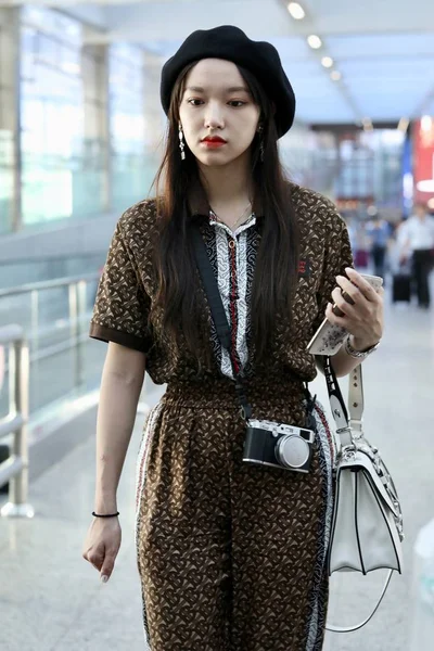 Chinese model Chenxiao Fashion outfit Beijing luchthaven — Stockfoto