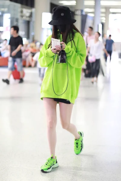 Kina Shanghai flygplats angelababy — Stockfoto