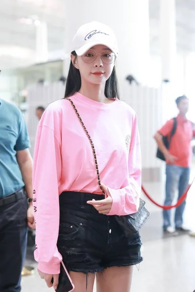 Kinesiska Shen Mengchen Fashion outfit Peking flygplats — Stockfoto