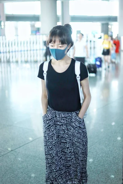 Kinesiska skådespelerskan Jiao Junyan Fashion outfit Peking — Stockfoto