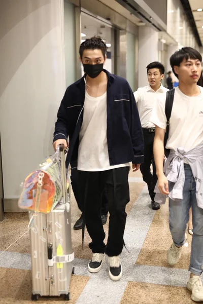 Cantante Actor Chino Xukai Llega Aeropuerto Internacional Beijing Capital Después —  Fotos de Stock