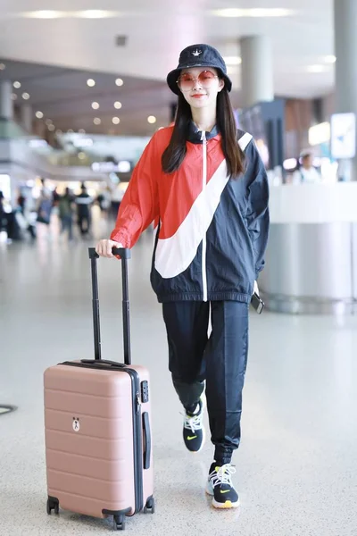 CHINESE MODEL CHENXIAO FASHION OUTFIT BEIJING AIRPORT — Stock Photo, Image