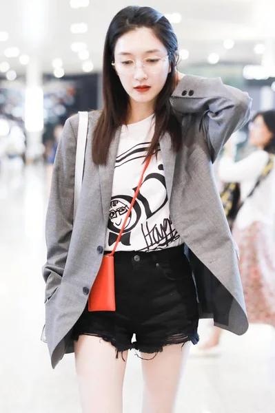 CHINA CHINESE SHANGHAI AIRPORT ACTRESS MAGGIE JIANG SHUYING SNAP — Stock Photo, Image