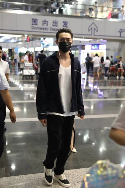 Chinese Xukai Fashion outfit Beijing luchthaven — Stockfoto