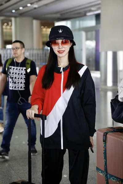 Китайська модель Chenxiao модного одягу Пекінський аеропорт — стокове фото