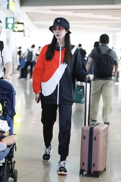 Китайська модель Chenxiao модного одягу Пекінський аеропорт — стокове фото