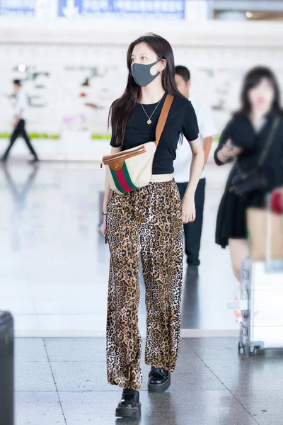 China chinês Song Yanfei moda Outfit — Fotografia de Stock