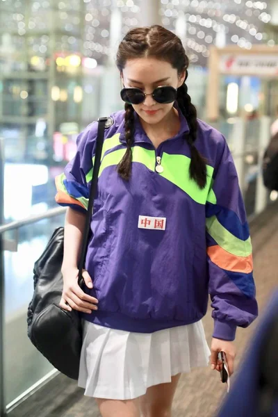 Chiny Chiński Zhang Xinyu strój mody — Zdjęcie stockowe