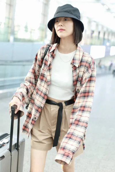 Chinese supermodel Liu Wen Fashion outfit Beijing — Stockfoto