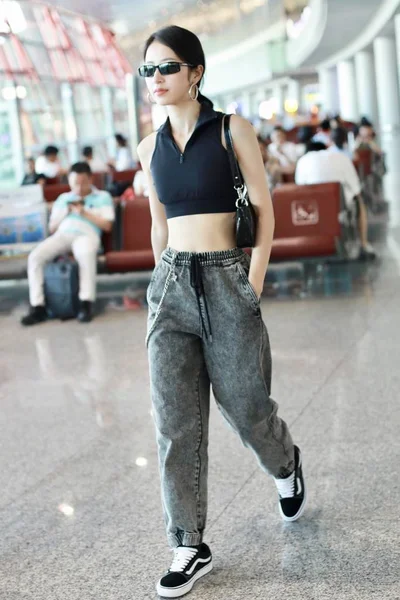 China Chinese Zhou Yutong Fashion outfit — Stockfoto