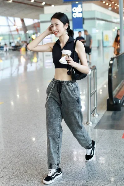 ZHOU CINESE YUTONG FASHION OUTFIT — Foto Stock