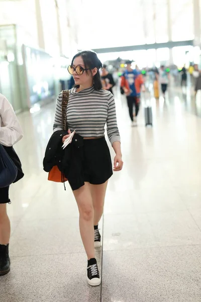 Chinese Celebrity Fashion outfit Beijing luchthaven — Stockfoto