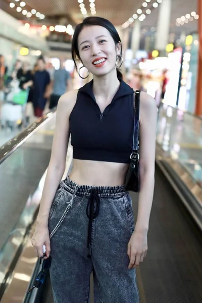 CHINA CHINA ZHOU YUTONG FASHION OUTFIT —  Fotos de Stock