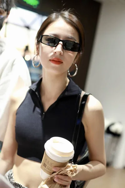 China chinês Zhou Yutong moda Outfit — Fotografia de Stock