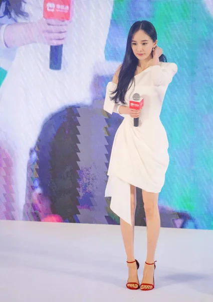 Kínai színésznő énekes Yang mi Colgate Promotion rendezvény Hangzhou — Stock Fotó