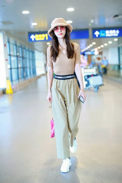 Hong Kong Actrice Angelababy Arriveert Internationale Luchthaven Shanghai Hongqiao Voor — Stockfoto