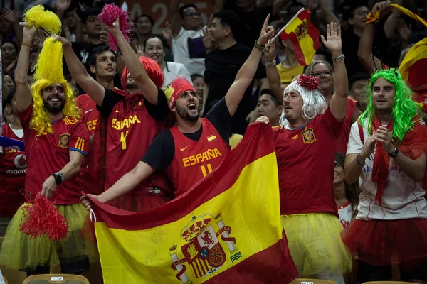 Ισπανοί Οπαδοί Ζητωκραυγάζουν Για Την Εθνική Ομάδα Καλαθοσφαίρισης Της Ισπανίας — Φωτογραφία Αρχείου
