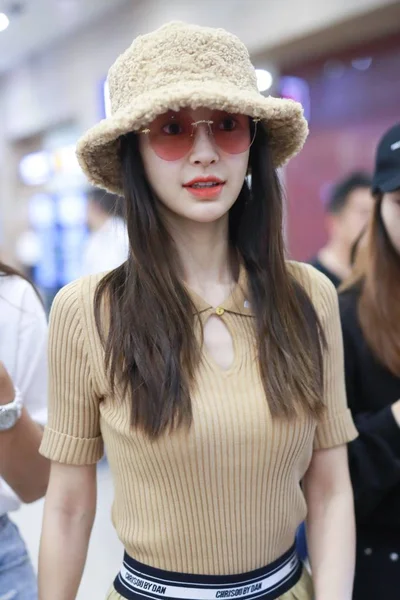 Hong Kong Actrice Angelababy Arriveert Internationale Luchthaven Shanghai Hongqiao Voor — Stockfoto