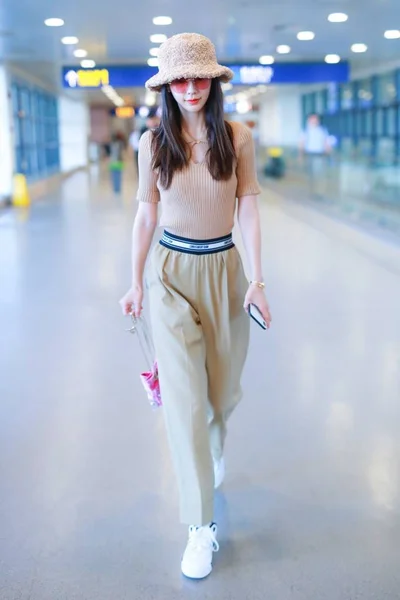 Hong Kong Actrice Angelababy Arriveert Internationale Luchthaven Shanghai Hongqiao Voor — Stockfoto