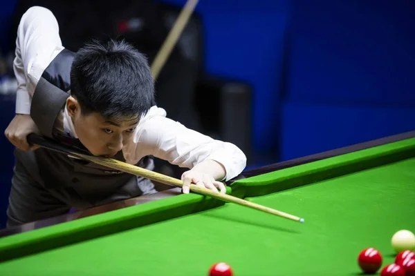 Chiński Profesjonalny Snookerzysta Haotian Gra Strzał Rundzie 2019 Snooker Shanghai — Zdjęcie stockowe