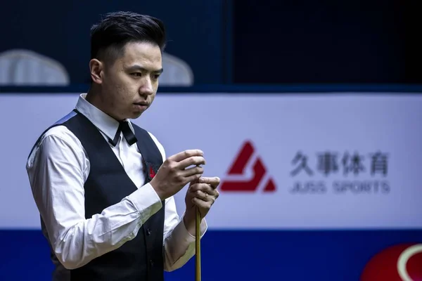 Foto Van Chinese Professionele Snookerspeler Xiao Guodong Tijdens Frist Ronde — Stockfoto