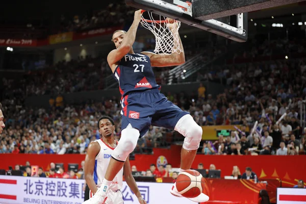 ナショナルバスケットボール協会 Nba のユタ ジャズのフランスのプロバスケットボール選手ルディ ゴバートは グループHフランスVsドミニカ共和国2019フィババスケットボールワールドカップの3回戦で得点するためにジャンプします — ストック写真