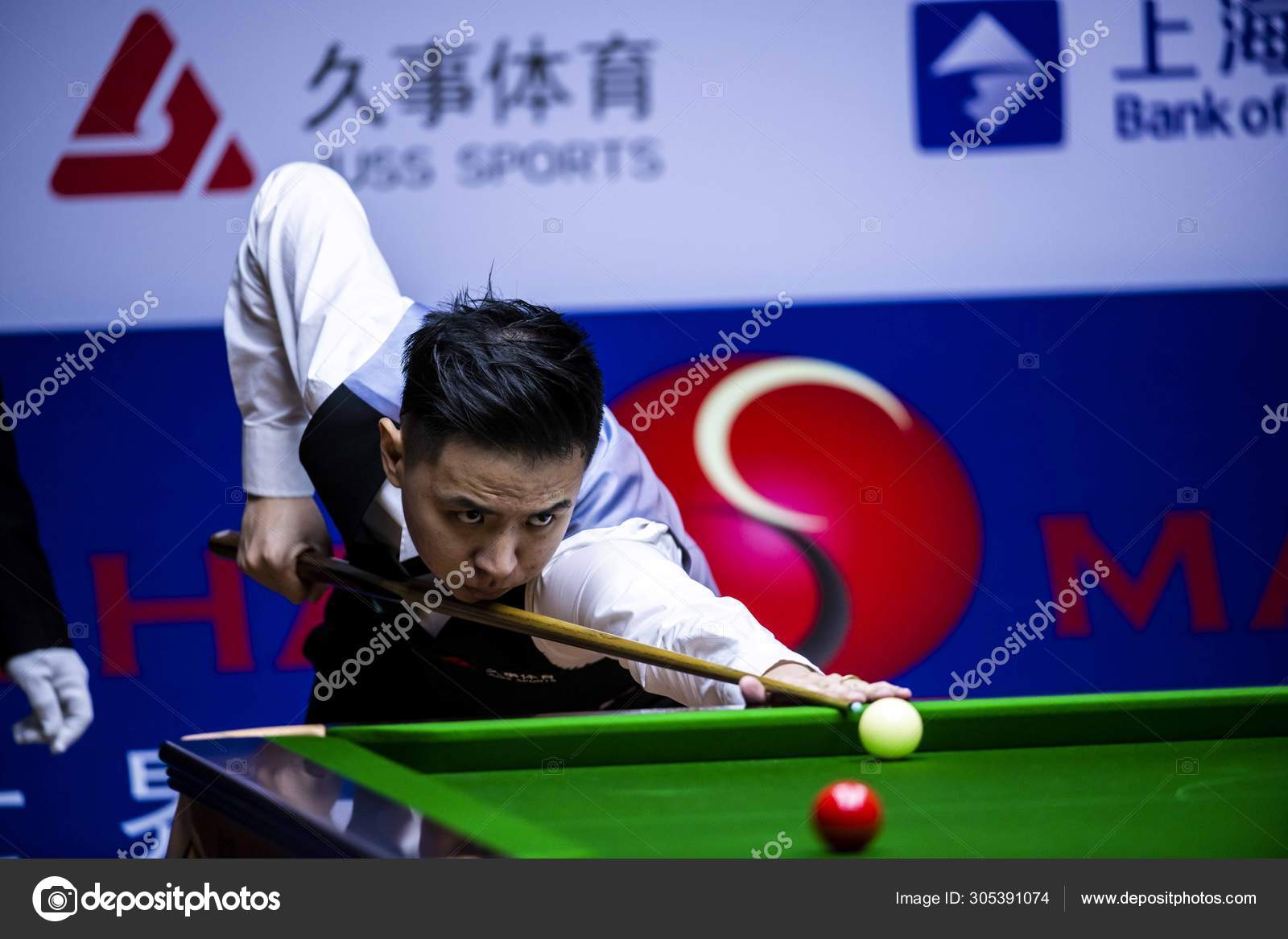 Chinese Professional Snooker Player Xiao Guodong Plays Shot Frist 2019