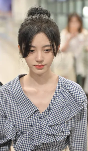 Chinese Actrice Jingyi Arriveert Internationale Luchthaven Shanghai Hongqiao Voor Vertrek — Stockfoto