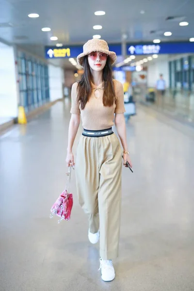 Hong Kong Actrice Angelababy Arriveert Internationale Luchthaven Shanghai Hongqiao Voor — Stockfoto