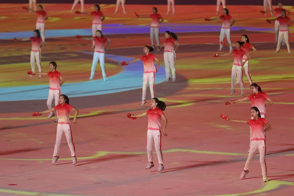 Etniske Minoriteter Danser Åpningsseremonien Nasjonale Etniske Minoritetsleker Folkerepublikken Kina Zhengzhou – stockfoto