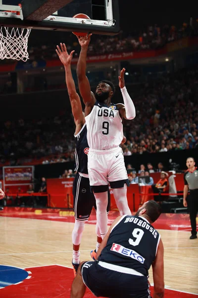全米バスケットボール協会 Nba のボストン セルティックスのアメリカのプロバスケットボール選手 ジェイレン ブラウン グループKアメリカVsギリシャ2019フィババスケットボールワールドカップの1回戦で得点するためにジャンプします — ストック写真