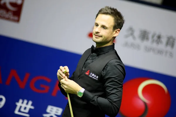 David Gilbert Inglaterra Marca Señal Mientras Considera Disparo Judd Trump — Foto de Stock