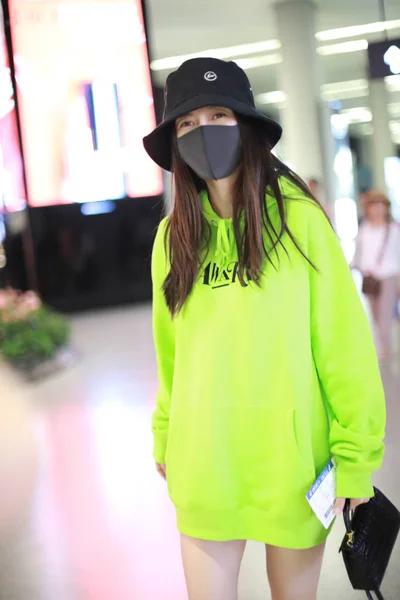 Hong Kong Actrice Angelababy Arriveert Internationale Luchthaven Shanghai Hongqiao Voor — Stockfoto