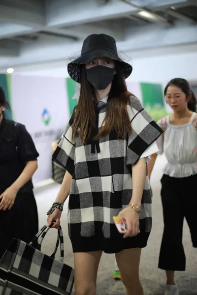 Hong Kong Actrice Angelababy Arriveert Internationale Luchthaven Shanghai Hongqiao Landing — Stockfoto