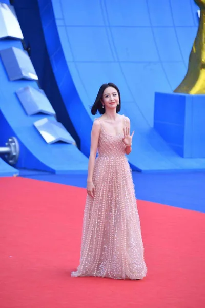 Actrice Chinoise Tong Liya Pose Sur Tapis Rouge Lors Cérémonie — Photo