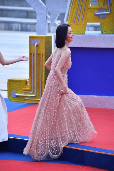 Κινέζα Ηθοποιός Τονγκ Λίγια Ποζάρει Στο Κόκκινο Χαλί Κατά Διάρκεια — Φωτογραφία Αρχείου