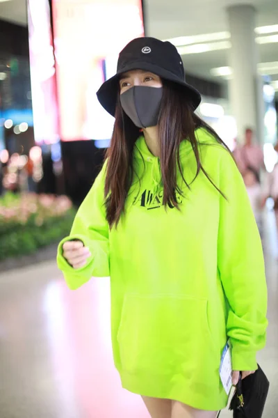 Atriz Hong Kong Angelababy Chega Aeroporto Internacional Hongqiao Xangai Antes — Fotografia de Stock