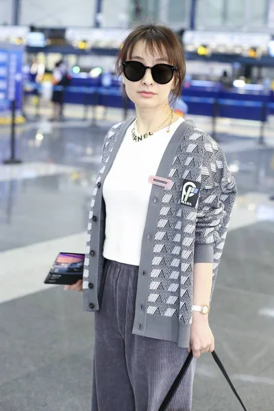 Chiński Gospodarz Aktorka Xin Przybywa Międzynarodowe Lotnisko Pekinie Wylądowaniu Pekinie — Zdjęcie stockowe