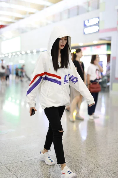 Chinese Actrice Crystal Zhang Zhang Tian Arriveert Internationale Luchthaven Shanghai — Stockfoto