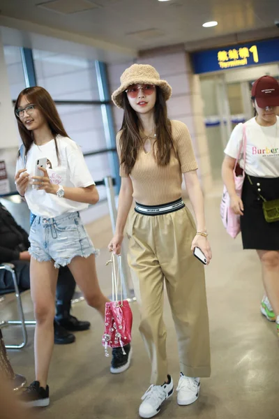 Hong Kong Actrice Angelababy Arriveert Internationale Luchthaven Shanghai Hongqiao Voor — Stockfoto