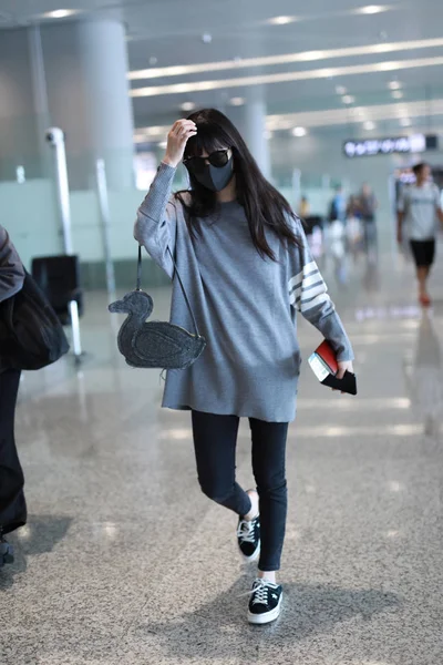Taiwanese Muzikant Actrice Nana Yang Ouyang Nana Arriveert Internationale Luchthaven — Stockfoto